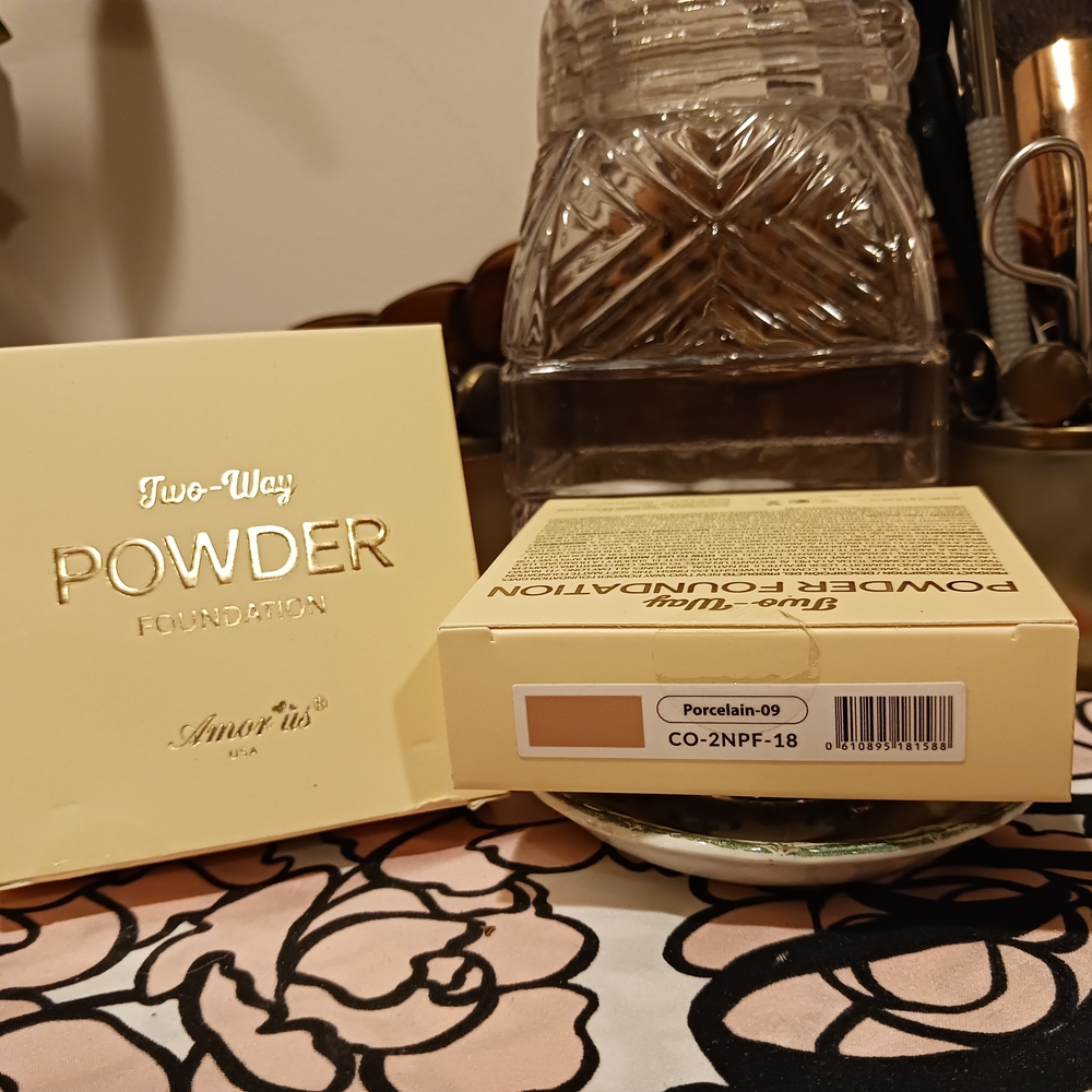 Amorus Two-Way Powder Foundation — Porcelain (09)